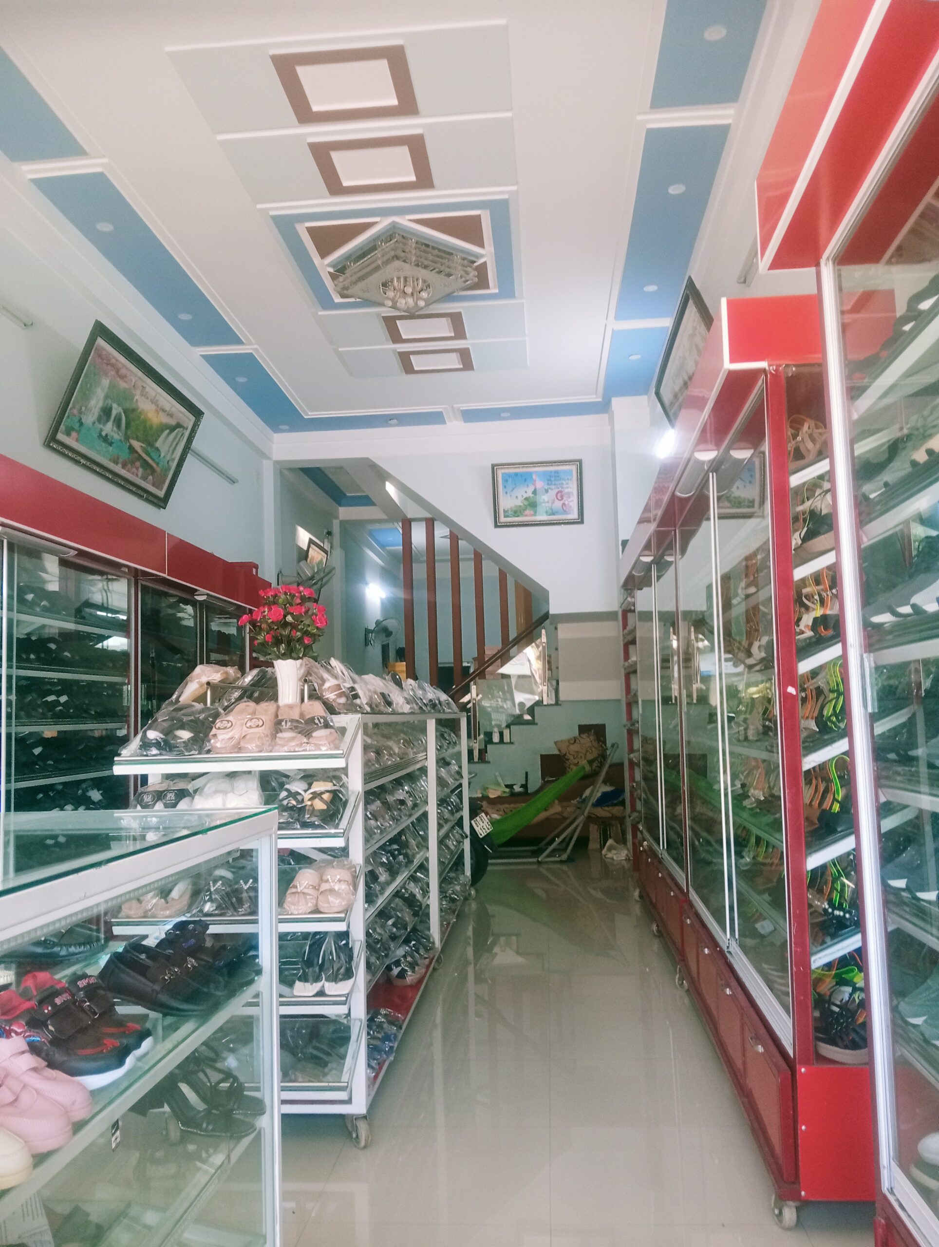 NHÀ MÊ 3 TẦNG ĐƯỜNG TRẦN HƯNG ĐẠO TRUNG TÂM TP KON TUM (P KON TUM/QN) – MẶT TIỀN KINH DOANH – SÂN ĐỖ Ô TÔ  – FULL NỘI THẤT GIÁ HƠN 3 TỶ