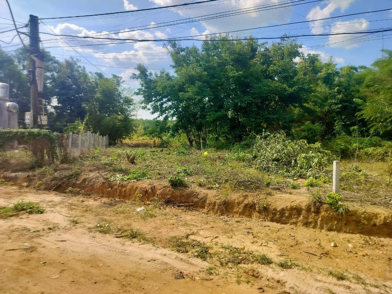CẦN BÁN GẤP ĐẤT MẶT TIỀN 10M ĐƯỜNG TÔ HIỆU – PHƯỜNG TRẦN HƯNG ĐẠO, TP. KON TUM – KHU VỰC KD BUÔN BÁN THUẬN LỢI 